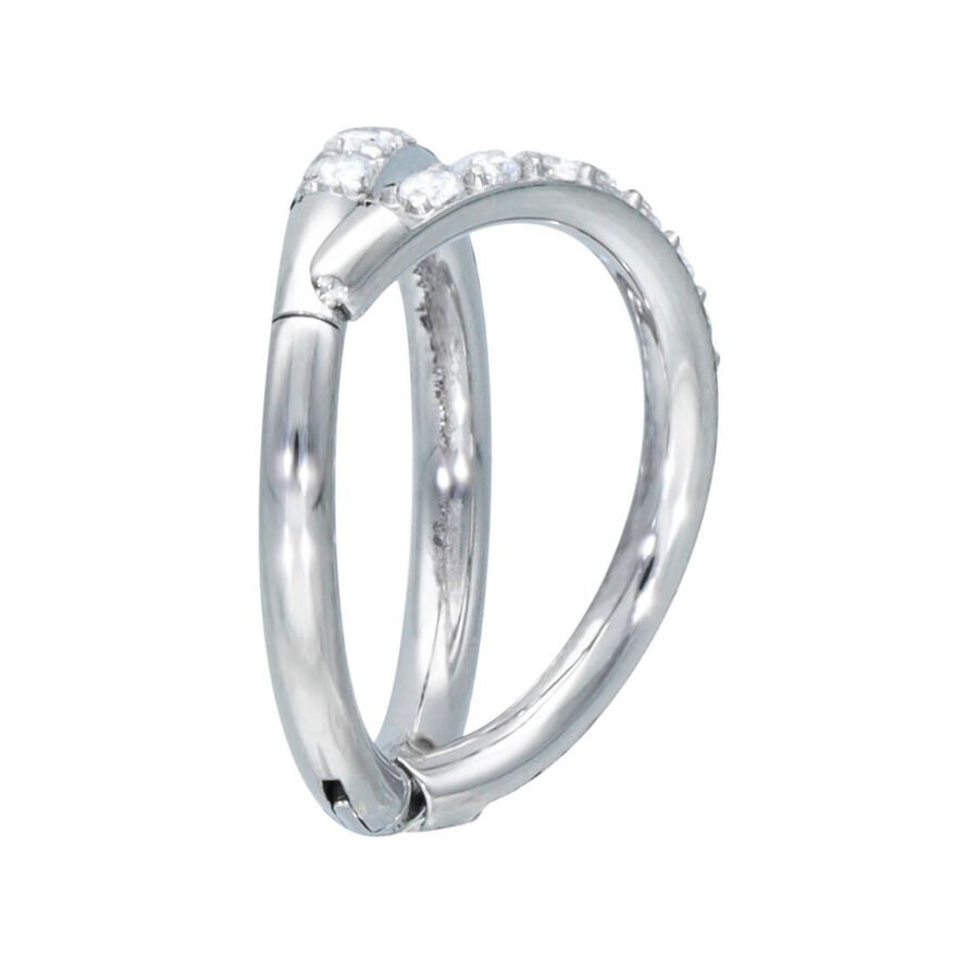 Hopeinen Double Crystal Clicker -lävistys Hopeinen Clicker-lävistys kristalleilla valkoisella taustalla