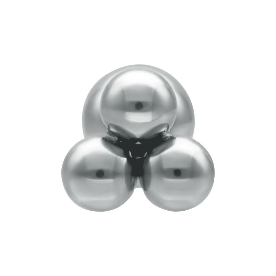 Triplets Barbell kirurginteräksestä hopeanvärisenä Hopeanvärinen Triplets Barbell, jossa kolme pallomaista päätä valkoisella taustalla