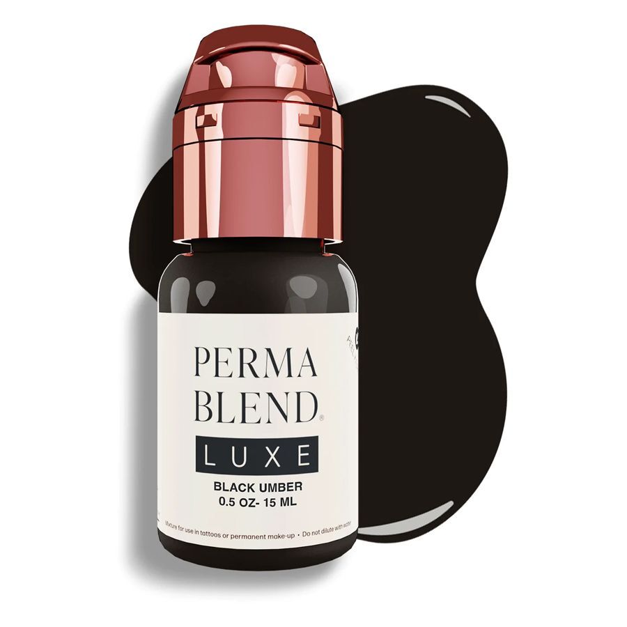 Perma Blend Luxe PMU Ink -pullo mustana valkoisella taustalla