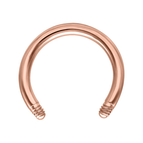 Ruusuinen Circular Barbell kirurginteräksestä 316L valkoisella taustalla