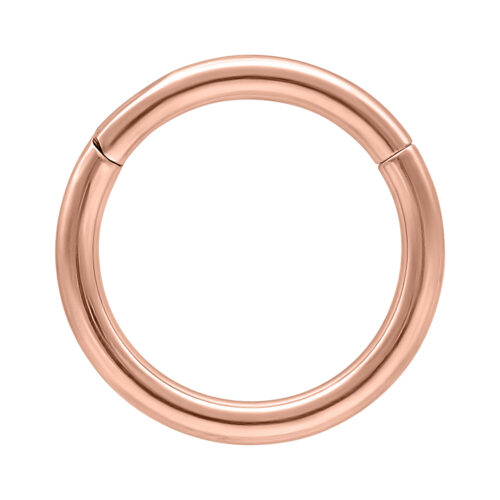Ruusukultainen saranoitu rengas, 0,8 mm paksuus ja 6,0 mm sisähalkaisija valkoisella taustalla