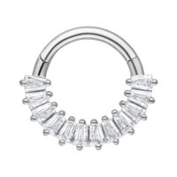 Euphoria Septum Clicker hopeaa kristalleilla Hopeinen septum clicker kirurginteräksestä kirkkailla kristalleilla valkoisella taustalla