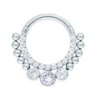 Crystal Tears Clicker hopeassa kristalleilla Hopeinen septum clicker kirkkailla kristalleilla valkoisella taustalla