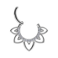 Blumen Crystal Septum Clicker hopeassa Hopeanvärinen septum clicker kukkakuvioinnilla ja kristalleilla, valkoisella taustalla