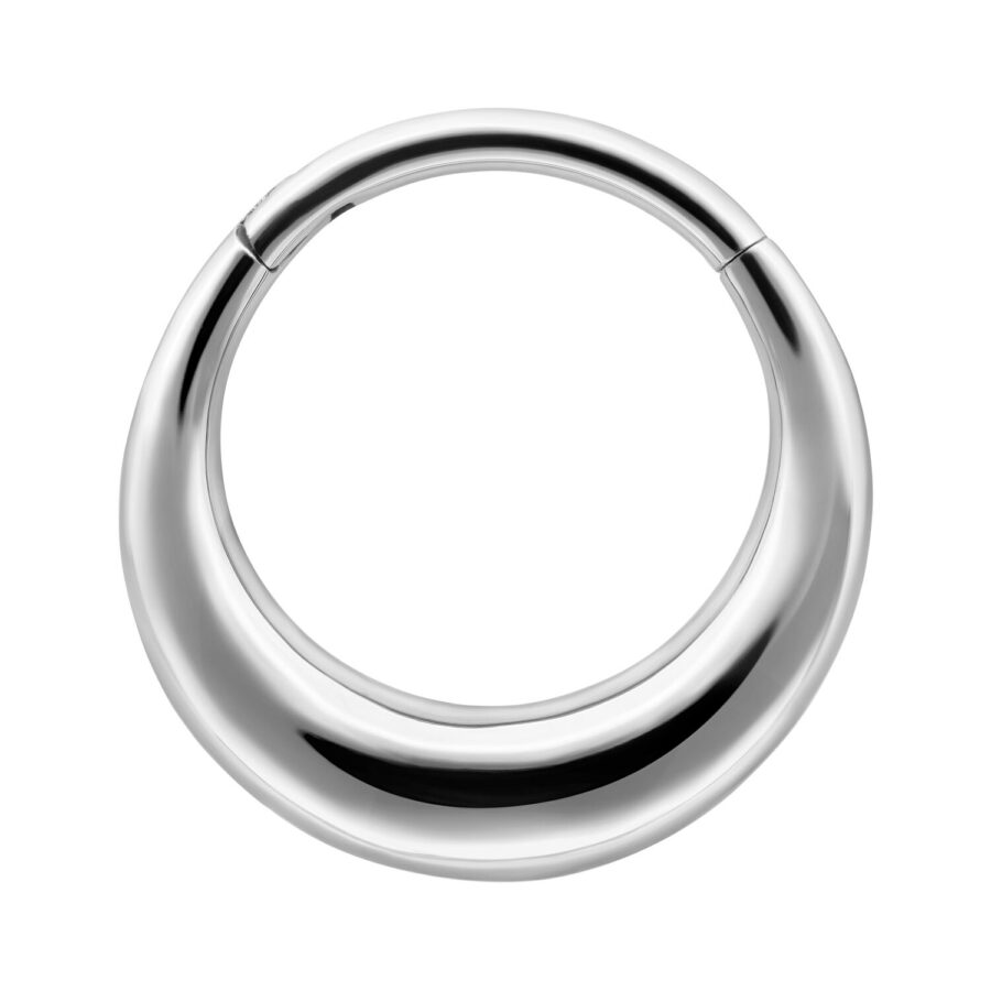Hopeinen lävistysrengas kirurginteräksestä, 10 mm sisähalkaisija valkoisella taustalla