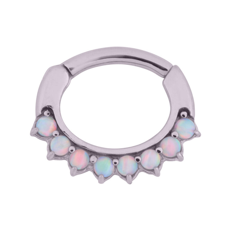 Hopeinen Opal Prong Clicker valkoisilla opaleilla valkoisella taustalla