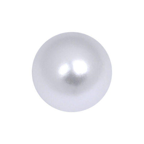 Valkoinen synteettinen helmi, halkaisija 3 mm, valkoisella taustalla