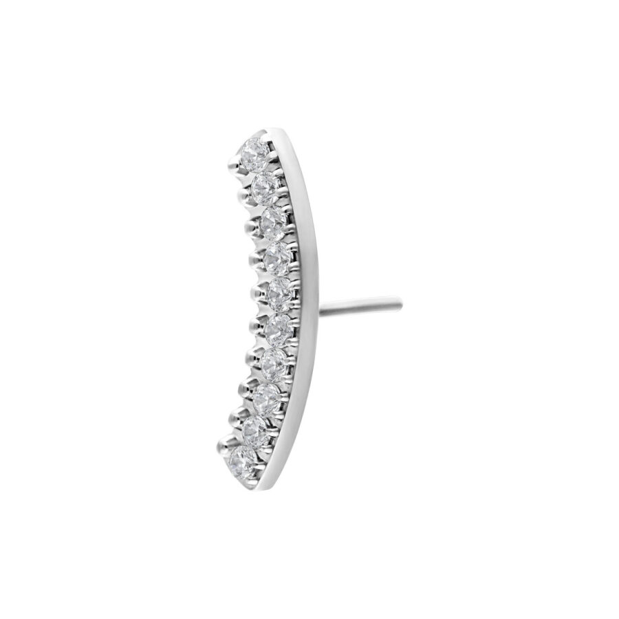Hopeinen Crystal-lisäosa kirkkailla kristalleilla valkoisella taustalla