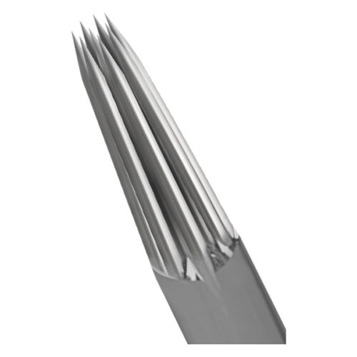 Lähikuva Kwadron™ Round Liner tatuointineuloista, valmistettu kirurginteräksestä 316L, valkoisella taustalla