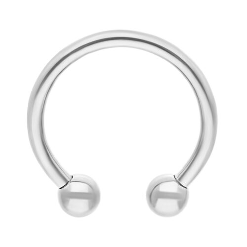 Hopeinen Circular Barbell titaanista ulkokierteellä valkoisella taustalla