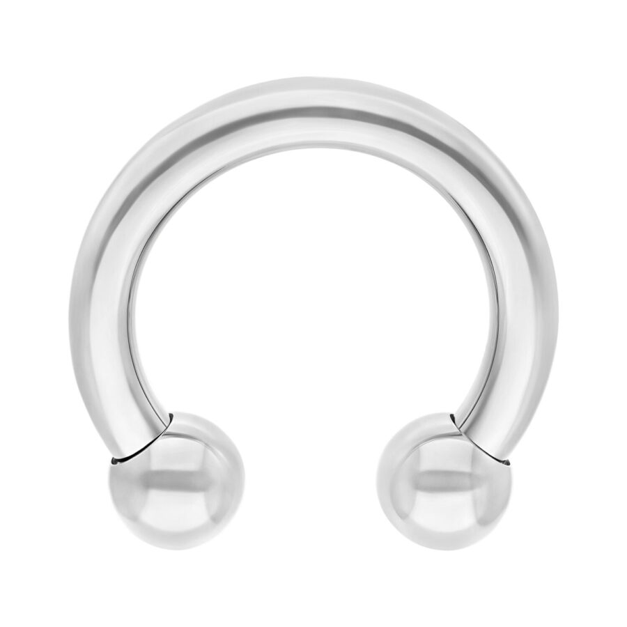 Hopeinen Circular Barbell, jonka sisähalkaisija on 10 mm ja pallot 5 mm, valkoisella taustalla