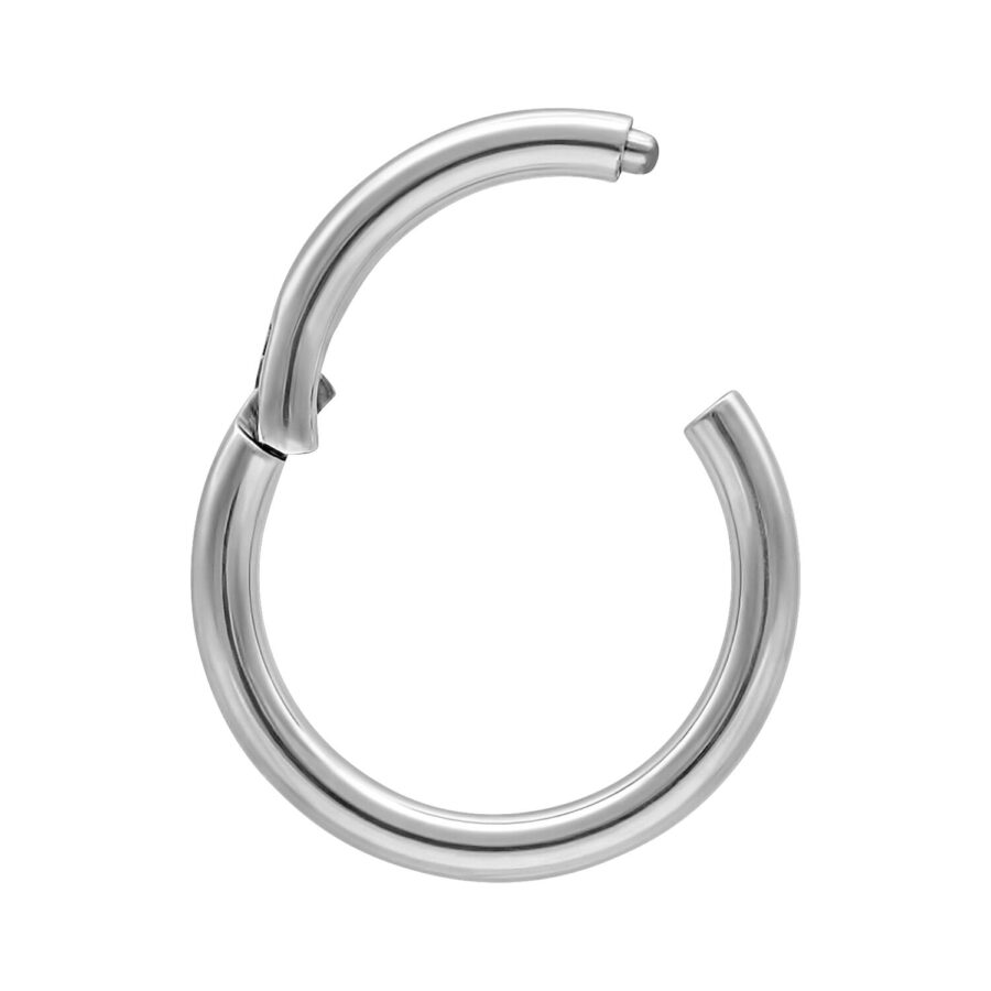 Hopeinen Hinged-rengas titaanista, 1,0 mm paksuus ja 11,0 mm sisähalkaisija valkoisella taustalla