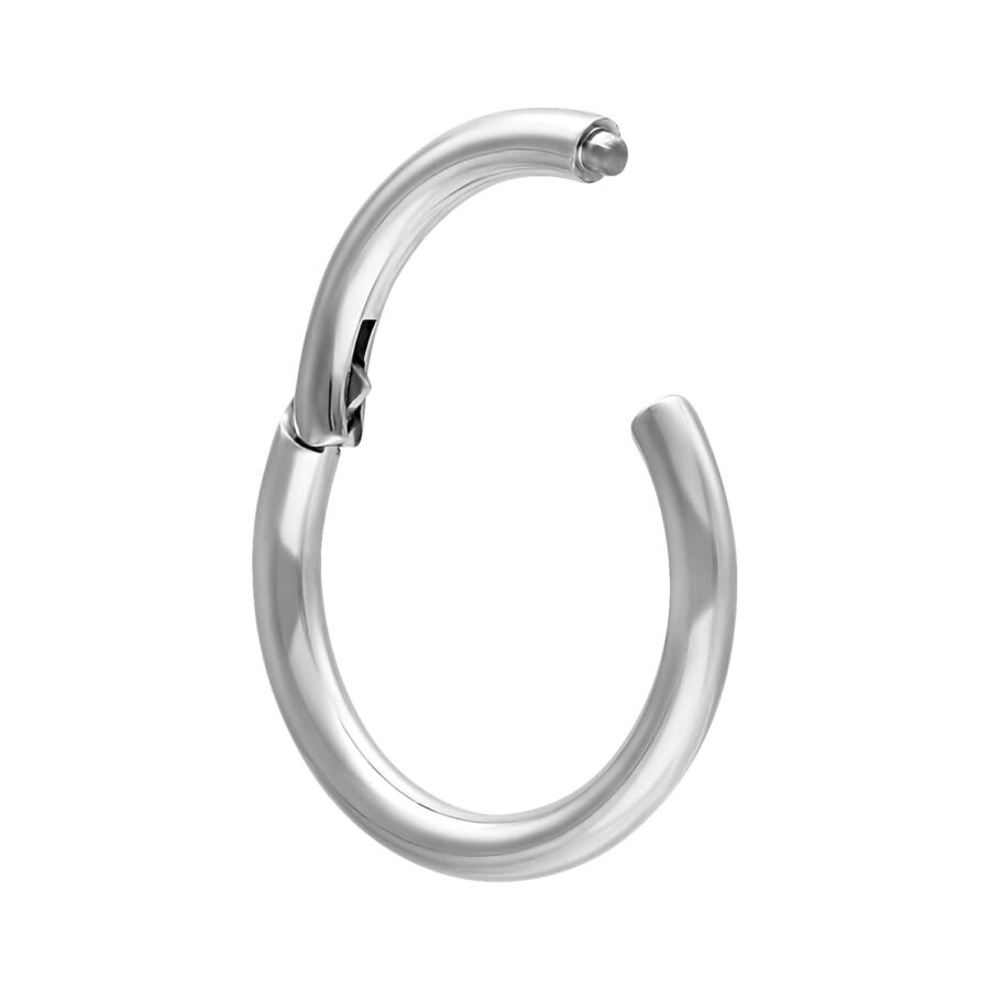 Hopeanvärinen sarana rengas titaanista, 0,8 mm paksuus, 11 mm halkaisija, valkoisella taustalla