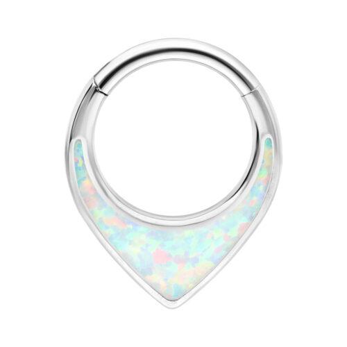 Hopeinen septum clicker synteettisellä opaalilla valkoisella taustalla
