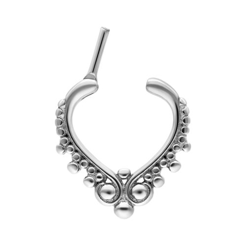 Hopeinen septum-clicker helmikoristeilla valkoisella taustalla
