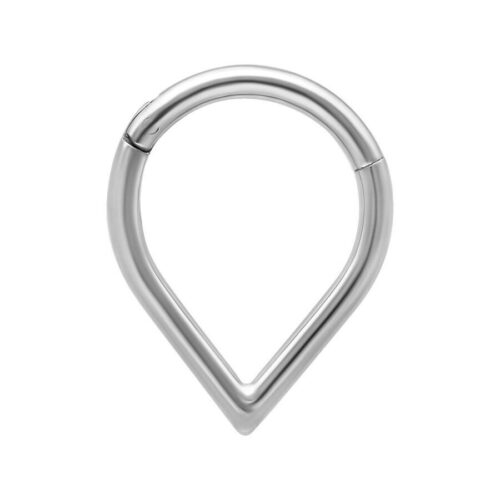 Hopeinen Teardrop Clicker -lävistys valkoisella taustalla