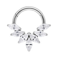 Marquise Kristalli Septum Clicker Hopea Hopeinen Septum Clicker Marquise-kristalleilla valkoisella taustalla