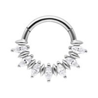 Hopeinen Septum Clicker Marquise-kivillä valkoisella taustalla
