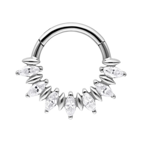 Hopeinen Septum Clicker Marquise-kivillä valkoisella taustalla