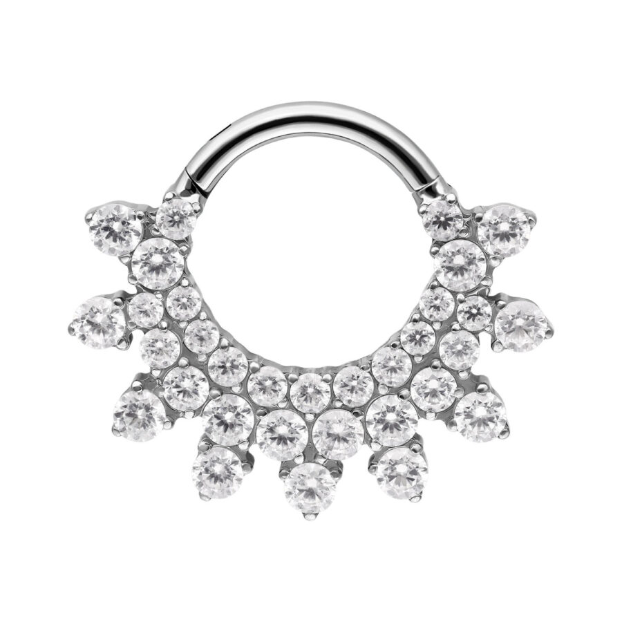Hopeinen septum clicker kimaltelevilla kristalleilla valkoisella taustalla