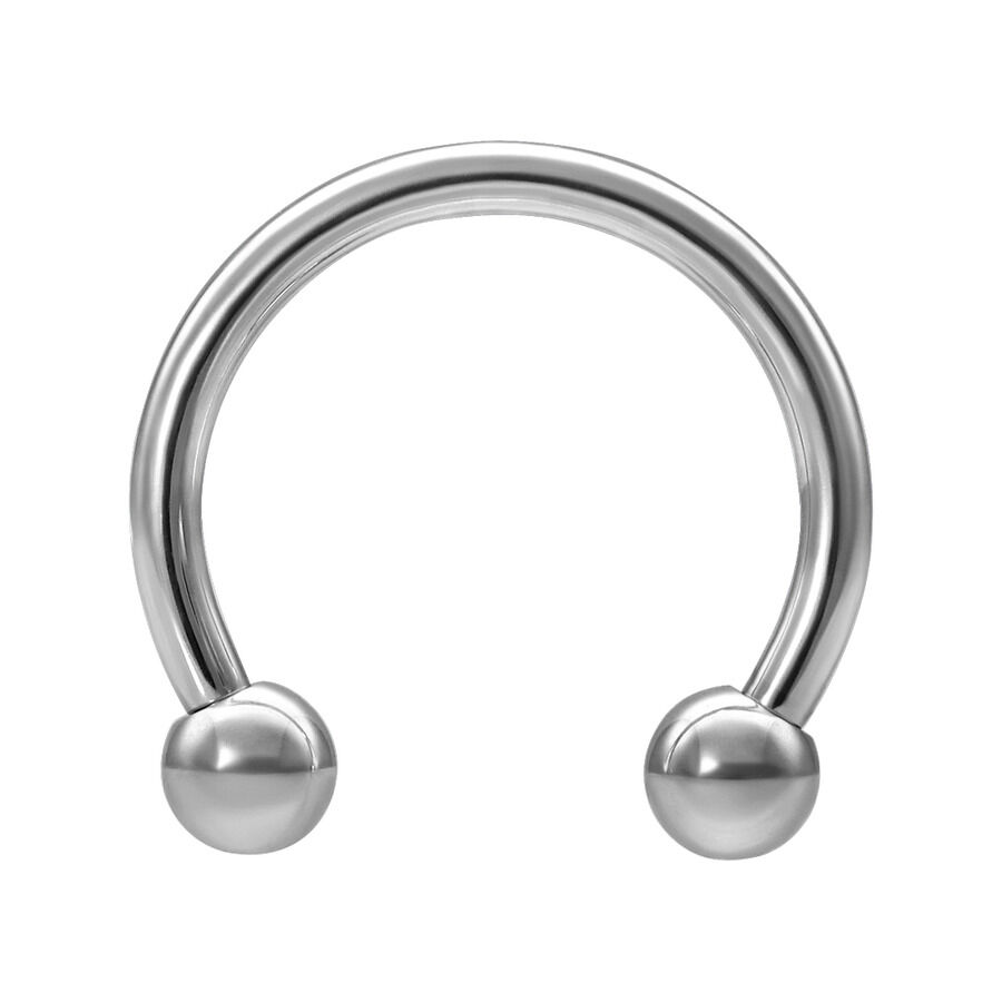Hopeinen kirurginteräksinen circular barbell Hopeinen circular barbell ulkokierteellä ja pallopäillä valkoisella taustalla