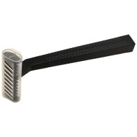 Musta kertakäyttöinen partahöylä, Nitras-kokoelma Musta kertakäyttöinen partahöylä suojakorkilla valkoisella taustalla