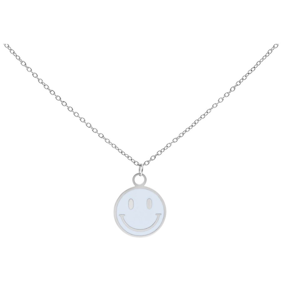 Hopeinen kaulakoru Smiley-riipuksella valkoisella taustalla