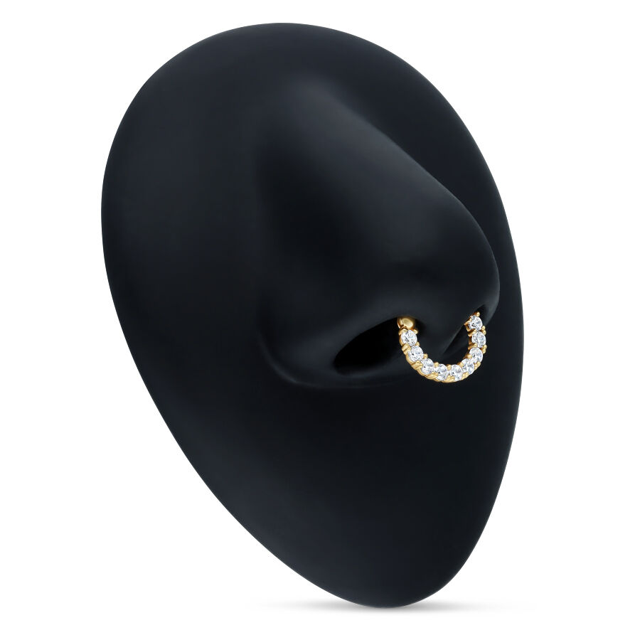 18K Kultainen Septum Clicker kristalleilla 18K Kultainen Septum Clicker kirkkailla kristalleilla mustalla taustalla