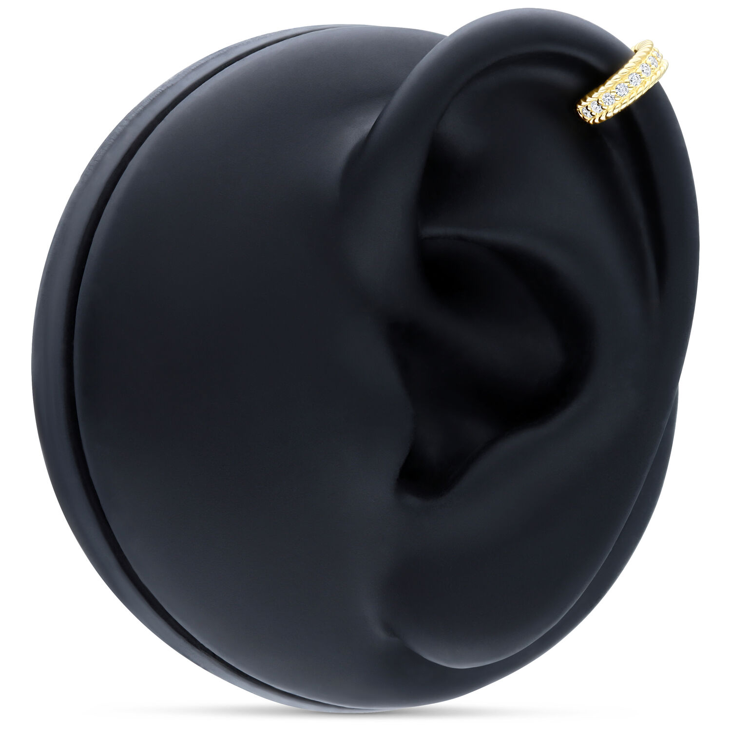 14K Kultakristalli Creolen -koru 14K kultainen Hinged Ring kristalleilla mustassa mallikorvassa