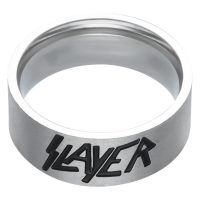 Hopeinen Slayer-logo sormus kirurginteräksestä Hopeinen sormus Slayer-logolla valkoisella taustalla