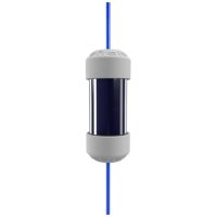 Enbio Magic Filter valkoisena ja sinisenä Sylinterimäinen Enbio Magic Filter valkoisella kotelolla ja sinisellä keskiosalla, valkoisella taustalla