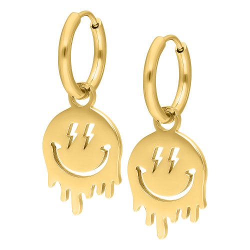 Kaksi kultaista korvakorua Smiley-riipuksella valkoisella taustalla