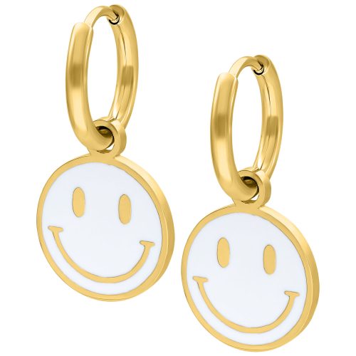Kaksi kultaista korvakorua valkoisilla Smiley-riipuksilla valkoisella taustalla