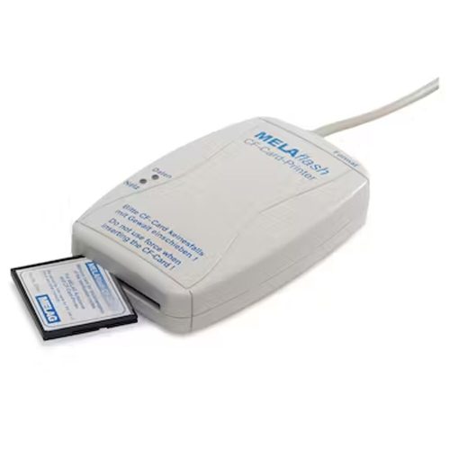 Valkoinen MELAflash CF-Card-Printer muistikortilla vaalealla taustalla