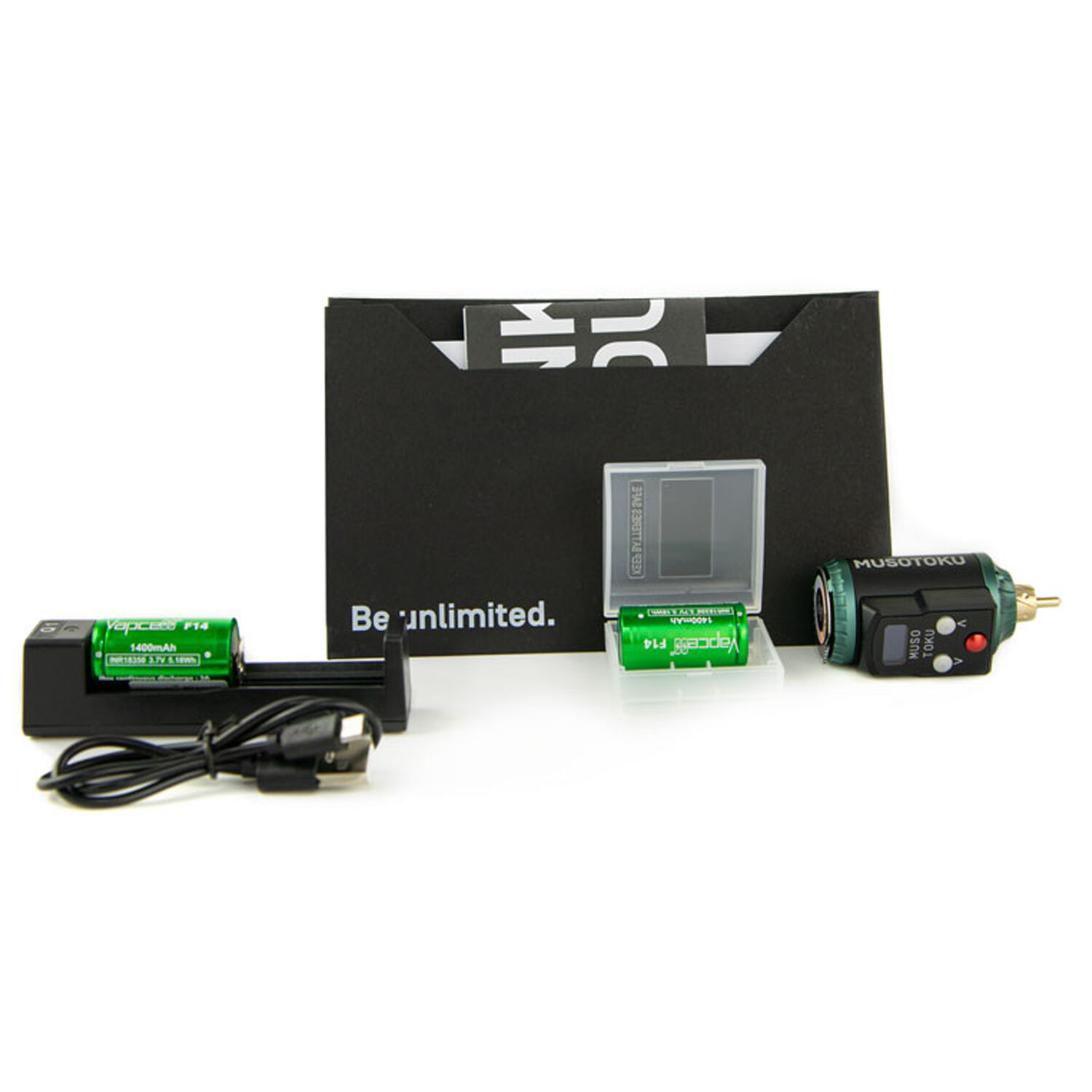 Vihreä Rover R-1 RCA Akku-Pack lisävarusteineen valkoisella taustalla