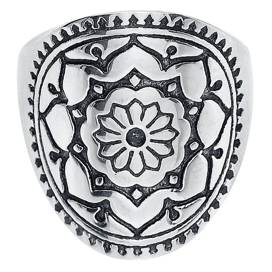 Mandala-sormus kirurginteräksestä hopeanvärisenä Hopeanvärinen Mandala-sormus kirurginteräksestä, yksityiskohtainen kuvio valkoisella taustalla
