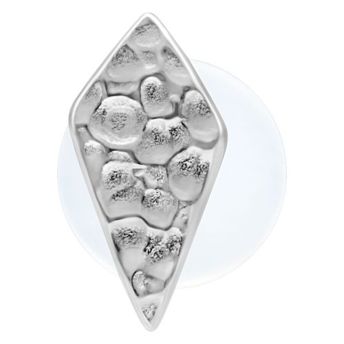 Hopeinen rhombus labret, jossa on vasaroitu muotoilu valkoisella taustalla