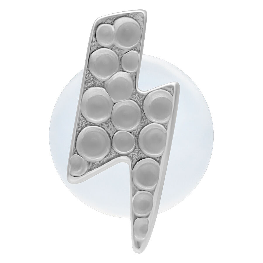Hopeinen Flash Hammered Labret Push Fitillä Hopeinen labret-koru salaman muodossa, jossa on vasaroitu kuvio valkoisella taustalla