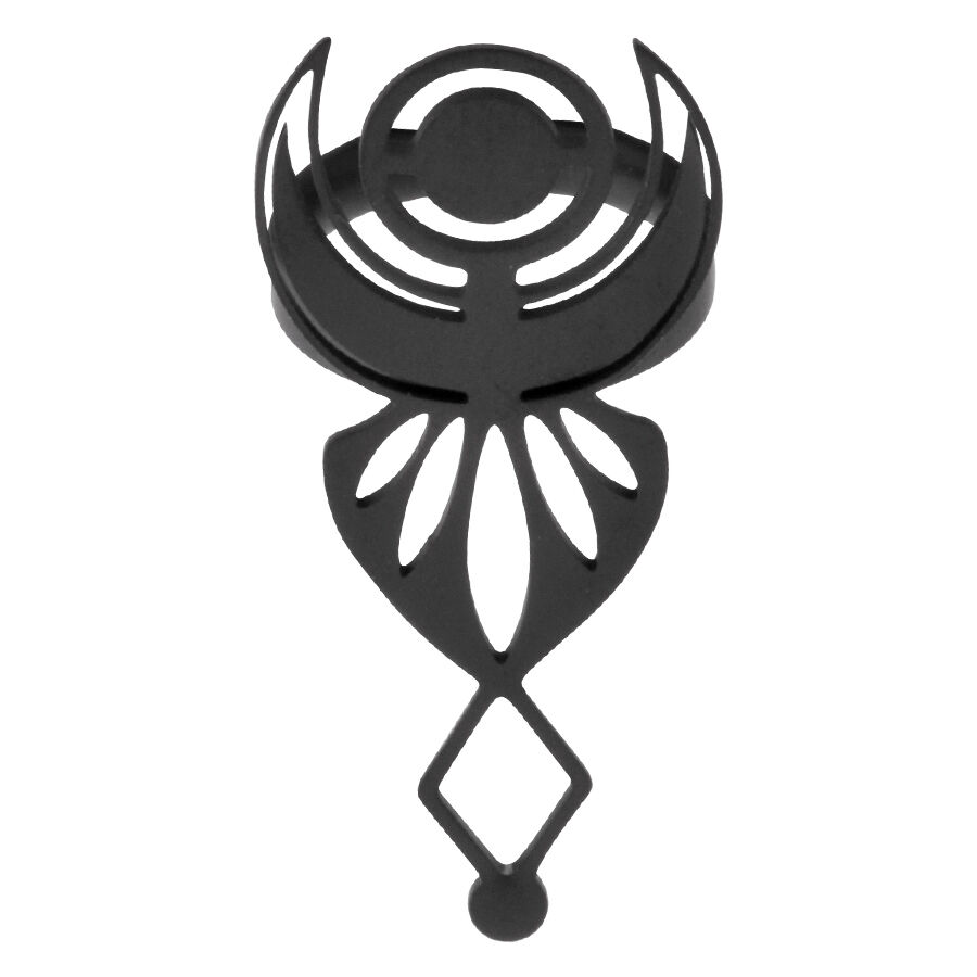 Musta Sacred Wicca -sormus kirurginteräksestä 316L, koko 18 mm valkoisella taustalla