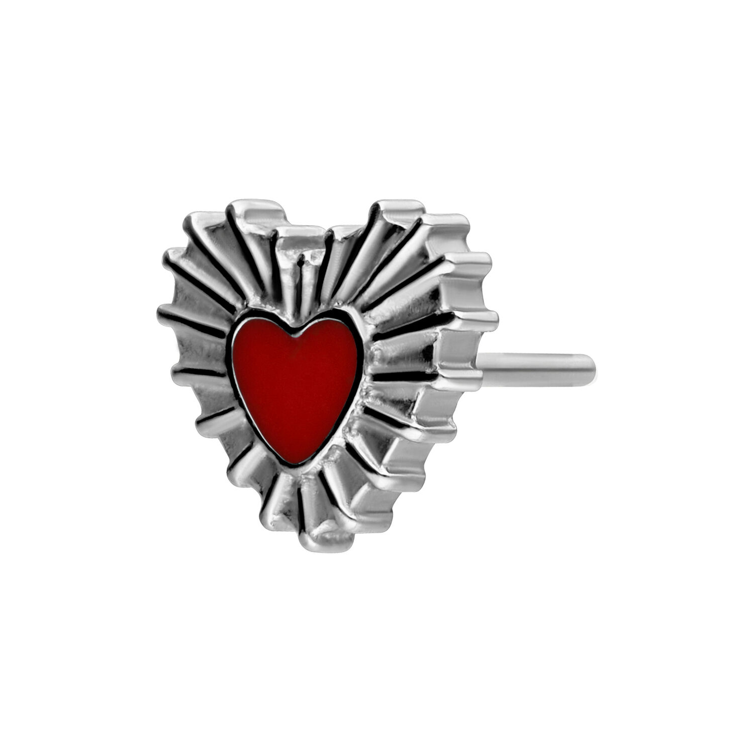 Hopeinen Sacred Heart -lisäosa punaisella sydämellä Hopeinen titaanilisäosa sydämen muodossa punaisella sydämellä valkoisella taustalla