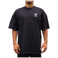 Musta unisex Oversized T-paita Mock Neckillä, puuvillaa, henkilö käyttää kokoa L