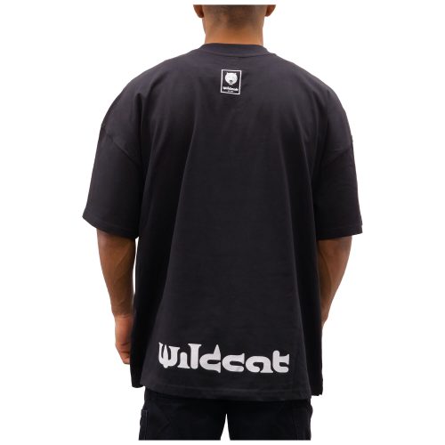 Musta Oversized Mock Neck T-paita takaa, Wildcat-logo