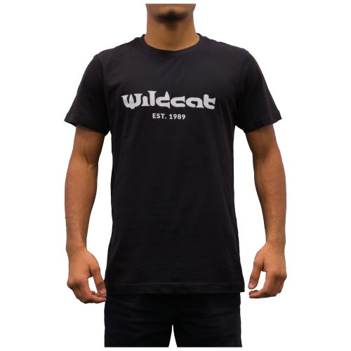 Musta unisex T-paita Wildcatilta logopainatuksella valkoisella taustalla