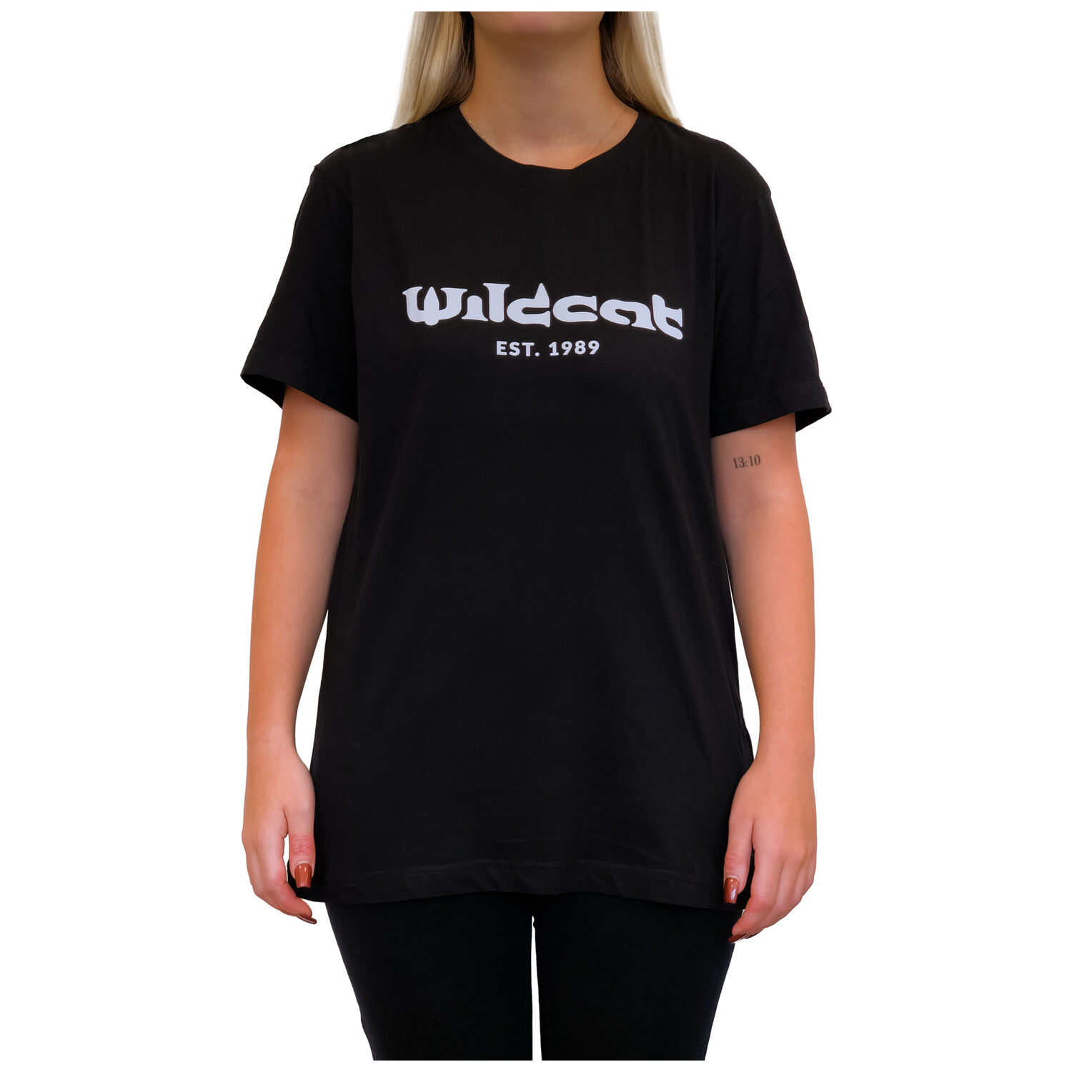 Musta Wildcat T-paita logoprintillä Unisex musta T-paita Wildcat-logolla, edestä
