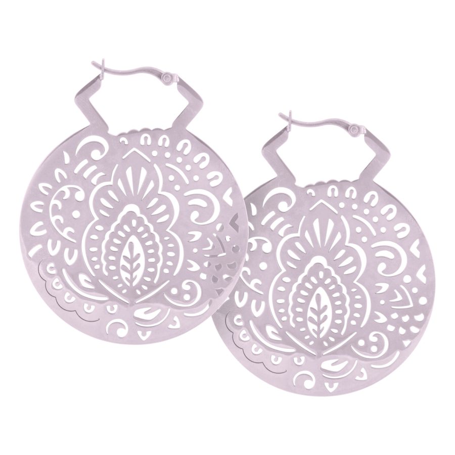 Mustat ja hopeiset Mehndi Hoops -korvakorut, joissa on hieno kuvio valkoisella taustalla