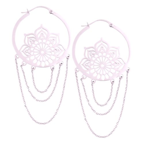 La Fleur Hoops korvakorut ruostumattomasta teräksestä, joissa on hienostunut kukkakuvio ja ketjuriipukset valkoisella taustalla