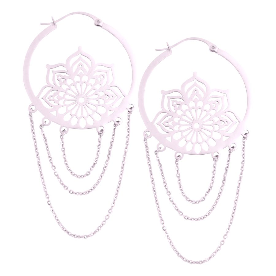 La Fleur Hoops korvakorut ruostumattomasta teräksestä, joissa on hienostunut kukkakuvio ja ketjuriipukset valkoisella taustalla