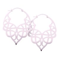 Hopeiset Celtic Tribal Hoops -korvakorut valkoisella taustalla