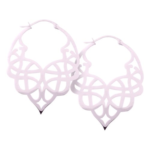 Hopeiset Celtic Tribal Hoops -korvakorut valkoisella taustalla