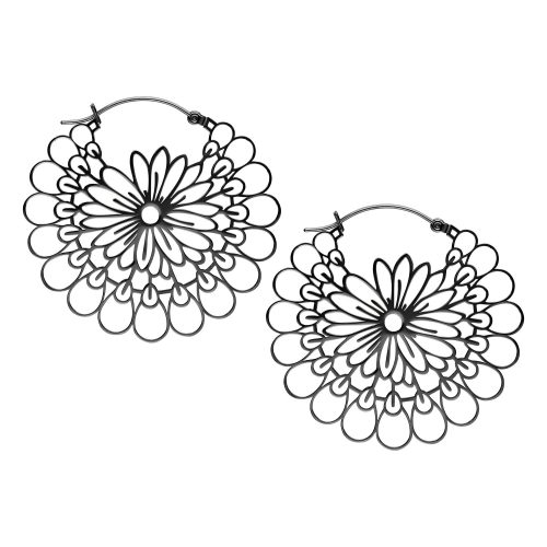 Mustat Daisy Hoops korvakorut kirurginteräksestä valkoisella taustalla